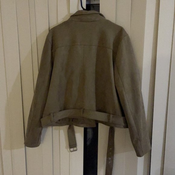 Forever 21 Taupe Faux Suede Motorcycle Jacket Size 3X NWT - Picture 2 of 3